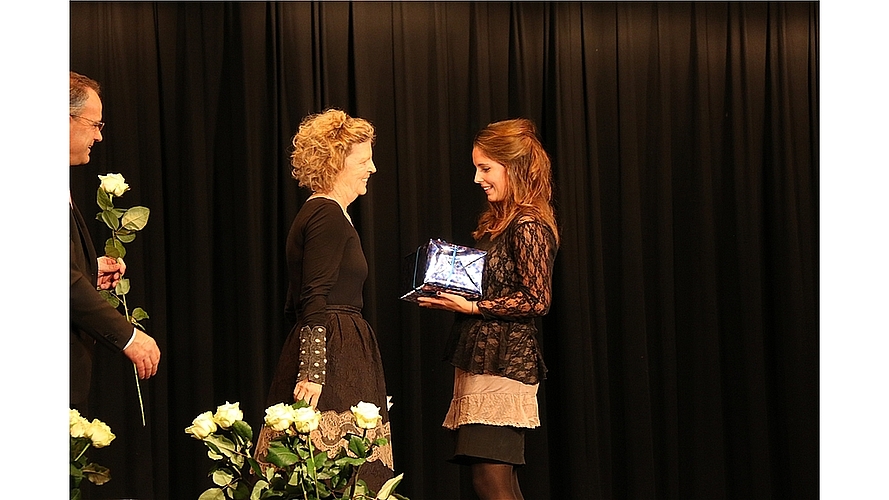 Schrieb eine der drei besten Maturaarbeiten: Lea Kofmel mit dem Ricola-Preis.
