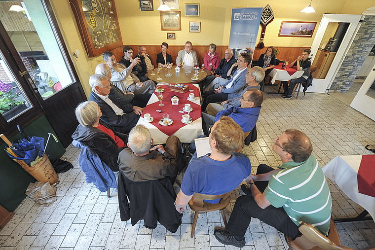 Engagiert: Der bz-Stammtisch lockte viele Dornacherinnen und Dornacher ins Restaurant Öpfelsee, darunter vier Kantonsräte sowie Gemeindepräsident Christian Schlatter. Foto: Martin Töngi