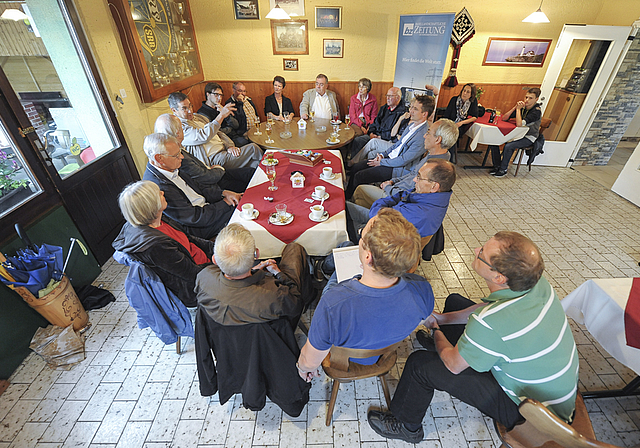 Engagiert: Der bz-Stammtisch lockte viele Dornacherinnen und Dornacher ins Restaurant Öpfelsee, darunter vier Kantonsräte sowie Gemeindepräsident Christian Schlatter.  Foto: Martin Töngi