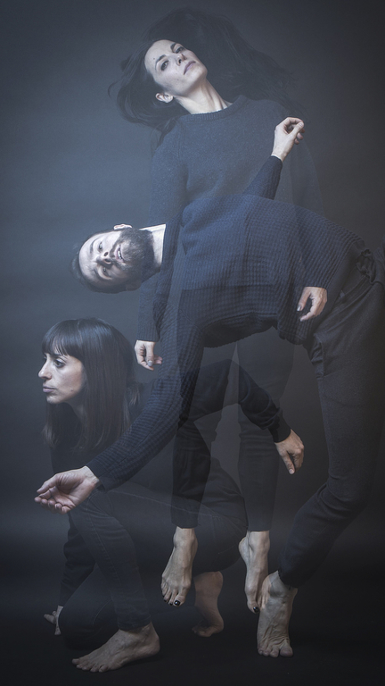 Im Wirbel der Bewegung: Loop Tanz mit Debora Maiques Marin, Javier Rodríguez Cobos, Sol Bilbao Lucuix. Foto: Kostas Maros