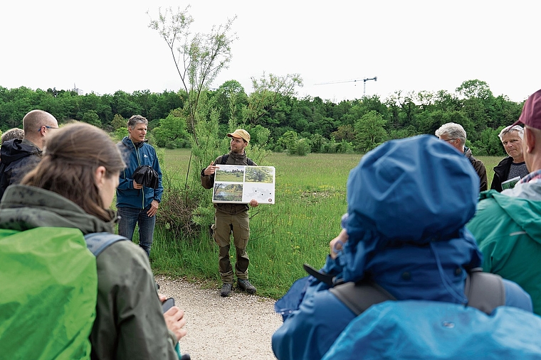 Sein Revier: Ranger Yannick Bucher erzählt den Besucherinnen und Besuchern von der Geschichteund den Aufgaben des Naturschutzdienstes. Foto: zvg