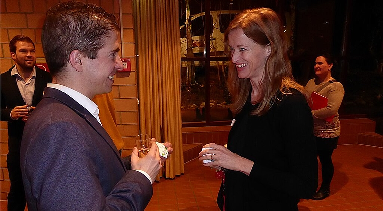 Tauschen sich aus: Thomas Boillat von Promotion Laufental im Gespräch mit Ivana Kilian, Verantwortliche des Lift-Projekts im Laufental. Foto: Thomas Immoos