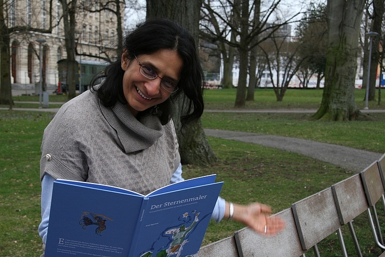 Poetisch: Mit ihrer Erzählung «Der Sternenmaler» richtet sich Anni Agarwal an Erwachsene und Kinder. Foto: Charles Martin