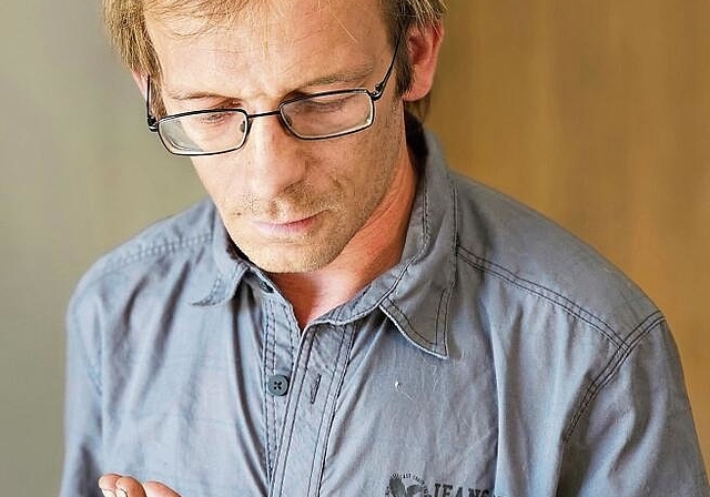 Faszination Spinnen: Sven Jeker mit einer Vogelspinne
         
         
            Foto: Melanie Brêchet