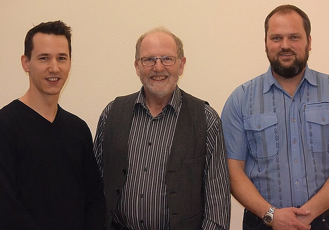 Sesselrücken: Dany Hugelshofer rückt nach für Hans-Peter Hänni und Christian Richli ist seit Anfang dieses Jahres neu im Gemeinderat von Grellingen (v.l.). Foto: Bea Asper