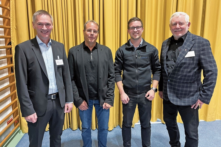 Führten durch den Abend und gaben Auskunft: (v.l.) Roman Baumann,Urban Biffiger, Lukas Vögtli und Mark Winkler. Foto: Bea Asper