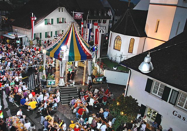 Prächtige Stimmung: Das Dorfzentrum um das Heimatmuseum war Schauplatz für Dornachs TV-Auftritt. Foto: Jay Altenbach