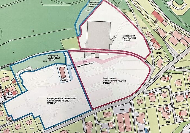 Areal Lochbrugg: Die blauumrahmte Fläche geht an die Burgergemeinde Laufen-Stadt, die rotumrahmte an die Einwohnergemeinde zurück. Die graue Fläche ist die GOPS, die rote Fläche ist die Kapelle. Plan: Auszug aus dem Geoinformationssystem Basel-La