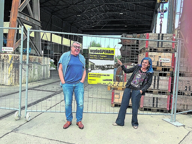 Wollen das Open Air zur jährlichen Tradition machen: Die Organisatoren Patrick Tschan und Gelgia Herzog. Foto: ZVG