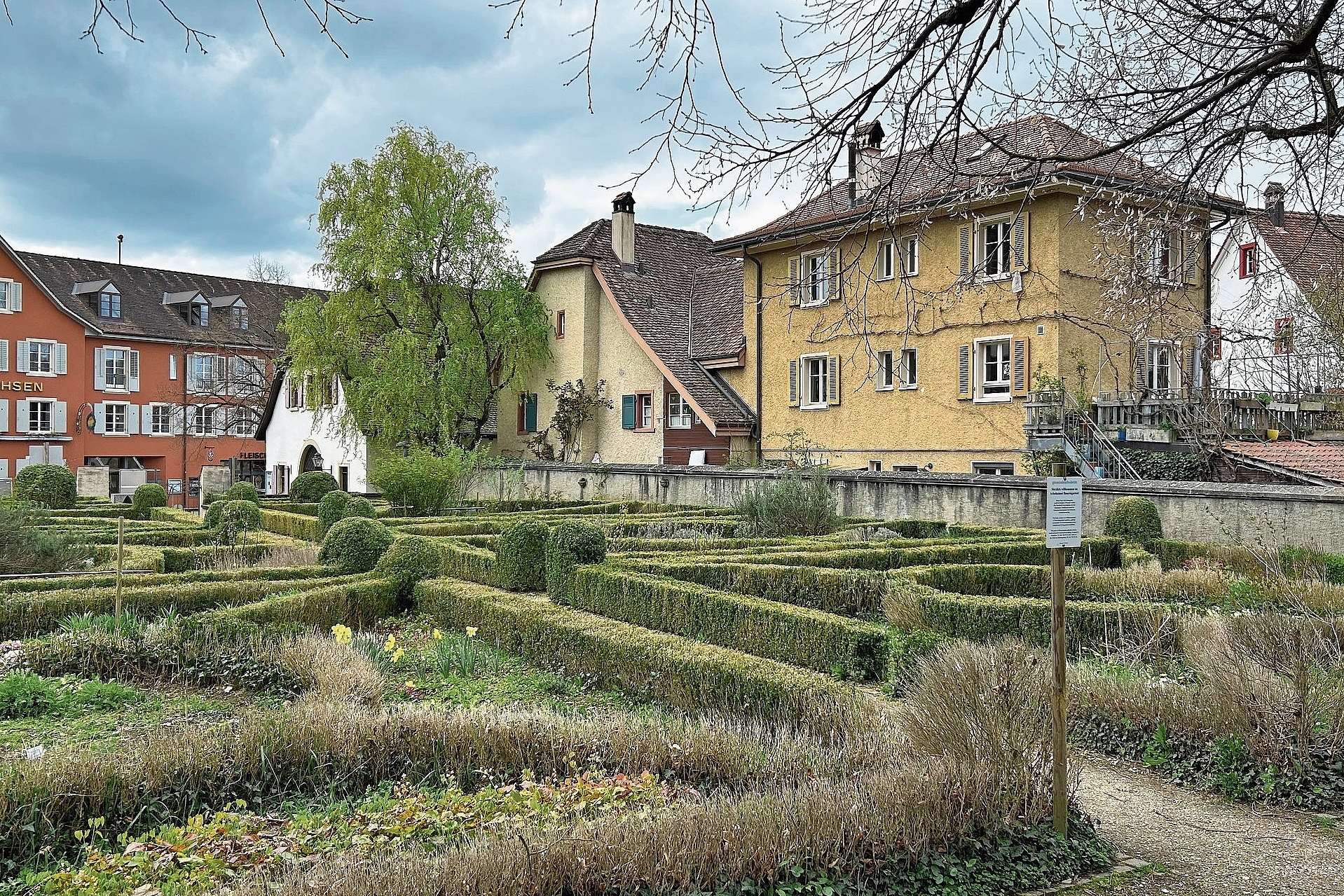 Dorfkern mit Tradition: Viele Gebäude rund um den Bauerngarten in Arlesheim stehen schon seit Jahrhunderten. Fotos: Nicolas Blust