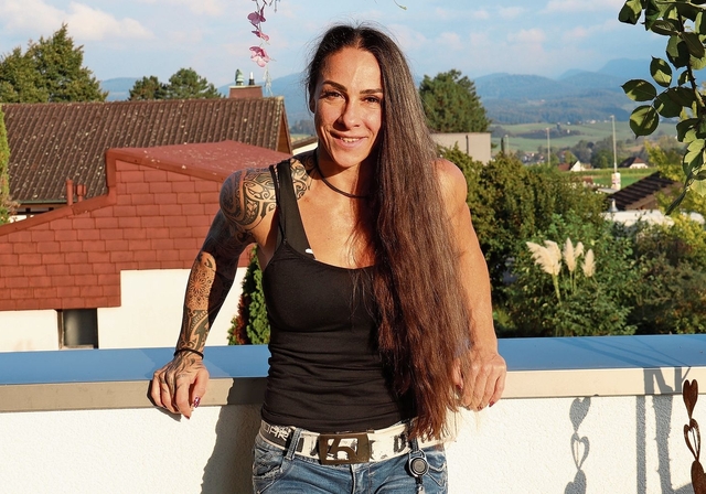 Lebt seit kurzem in Röschenz: Jana Sollberger inspiriert mit ihrer positiven Art und motiviert zur Bewegung. Foto: Gaby Walther