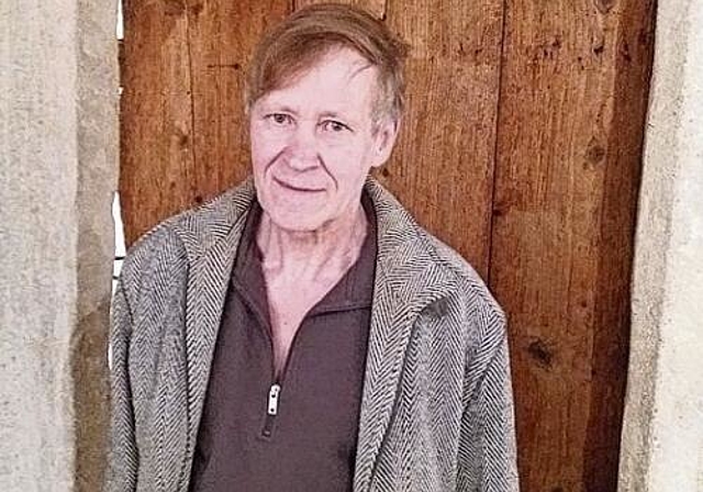 Verantwortlich für das Dorfmuseum: Konrad Pflugi hat eine grosse Passion fürs Lokalhistorische. Foto: Linard Candreia