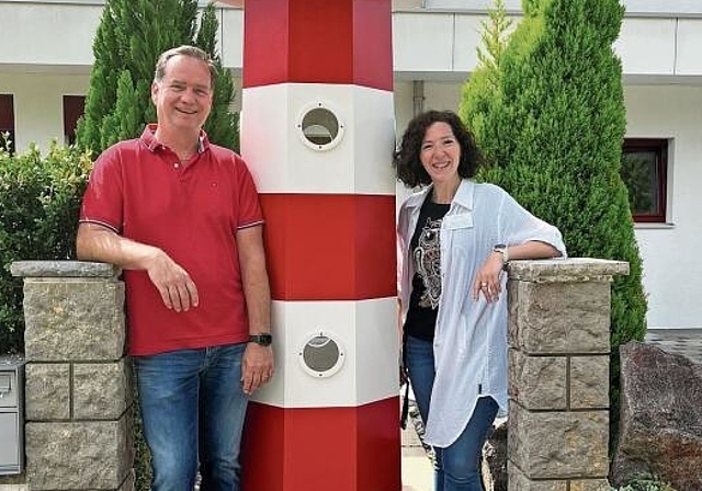 Tagesstätte Leuchtturm: Zentrumsleiter Michael Rosenberg und Bianca Stöckli, Co-Leiterin Pflegedienst stellen das neue Angebot vor. Foto: Bea Asper