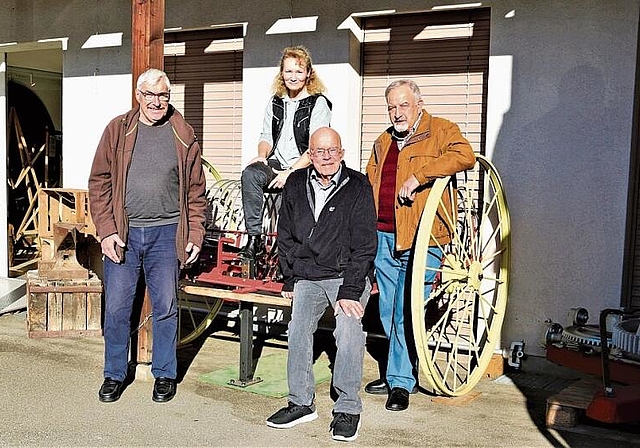 Das Prunkstück: (v.l.) Festlich geschmückt mit Alois Küry, Christine Graf, Hans Bühler und Ueli Widmer. Foto: Cornelia Felber
