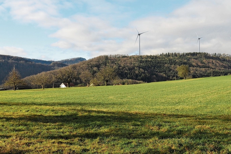 Vision: Fotomontage des geplanten Windparks, wie Primeo ihn 2018 entworfen hatte. Foto: zvg
