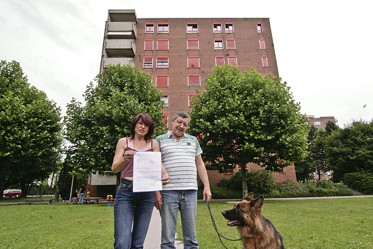Sämtlichen Mietern des Wohnblocks an der Arlesheimerstrasse 24 wurde gekündigt: Hauswartin Agnes Gfell und ihr Mann Roland wollen das nicht einfach hinnehmen und wehren sich mit Hilfe des Mieterverbands jetzt juristisch gegen die Leerkündigungen.