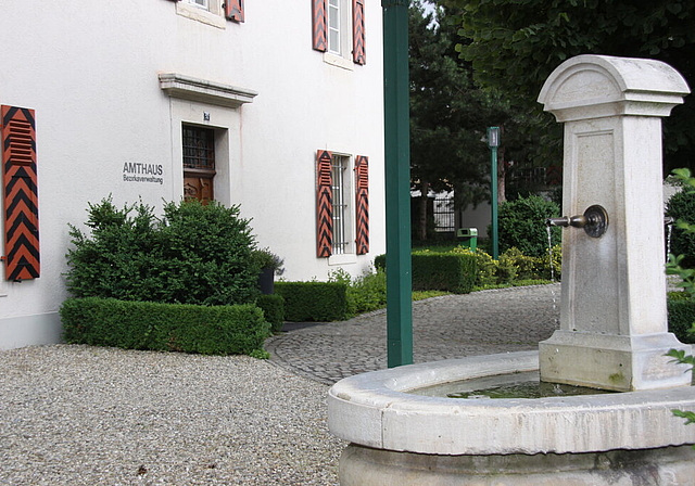 Bleiberecht: Muss der Brunnen nun doch nicht einsam plätschern?  Foto: Gini Minonzio