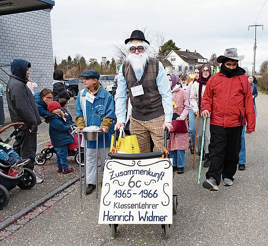 60er-Jahre: Die 6c spielte eine Klassenzusammenkunft nach. 