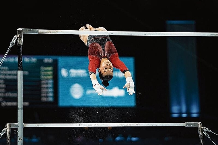 Kraft und Eleganz: Anny Wu Ende September an der WM in Antwerpen auf ihrem Lieblingsgerät, dem Stufenbarren. Foto: STV/ZVG