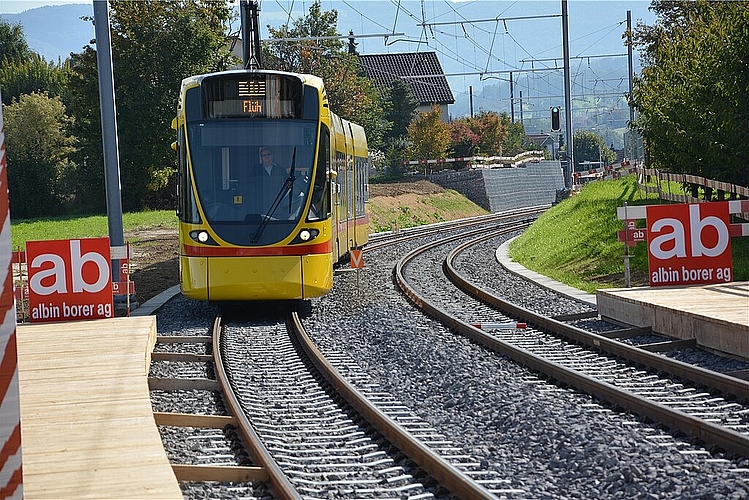Doppelspur bis Flüh: Extra-Haltestelle «Hinteres Leimental». Fotos: Roland Bürki
