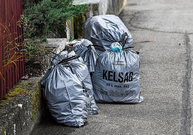 Wer muss überhaupt zahlen? Die Abfallgebühr fällt in Dornach auch für Kleinstbetriebe mit minimem Umsatz an. Aus Sicht der Gemeinde eine «pragmatische Lösung». Foto: Archiv / Juri Junkov