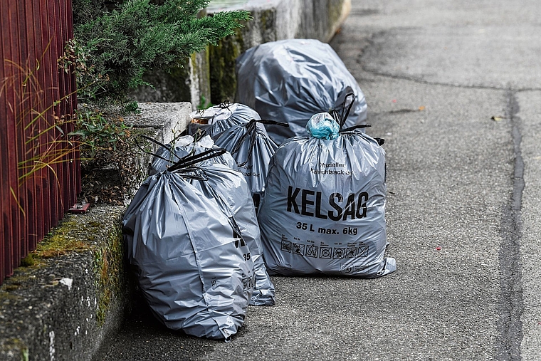 Wer muss überhaupt zahlen? Die Abfallgebühr fällt in Dornach auch für Kleinstbetriebe mit minimem Umsatz an. Aus Sicht der Gemeinde eine «pragmatische Lösung». Foto: Archiv / Juri Junkov