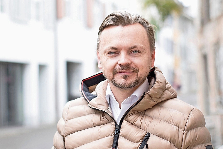 Grellingen heizt weiterhin mit Öl: Gemeindepräsident Peter Pflugi erklärt, nach welchem Konzept die Gemeinde vorgehen will. Foto: zvg