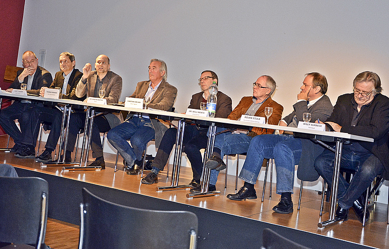Hochkarätiges Podium: v. l. Thomas Immoos, Kurt Tschan, Thomas Kramer, Martin Matter, Christian von Arx, Willi Menth, Bojan Stula und Willy Surbeck. Foto: Roland Bürki