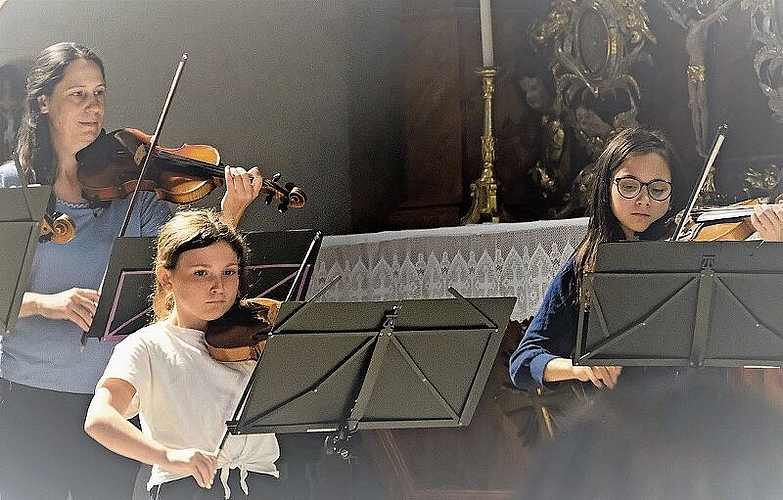 «Früh übt sich …»: Ein Streichensemble der Musikschule in der St. Katharinenkirche.