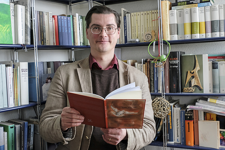 Sebastian Jüngel: Der Redaktor und Schriftsteller in seiner bevorzugten Umgebung. Thomas Brunnschweiler