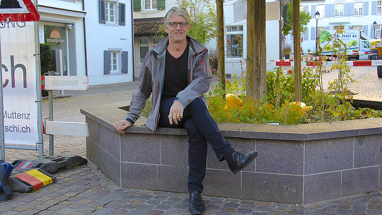 Die Ruhe zwei Jahre lang genossen: Jetzt aber möchte Karl-Heinz Zeller zurück auf die politische Bühne. Foto: Tobias Gfeller