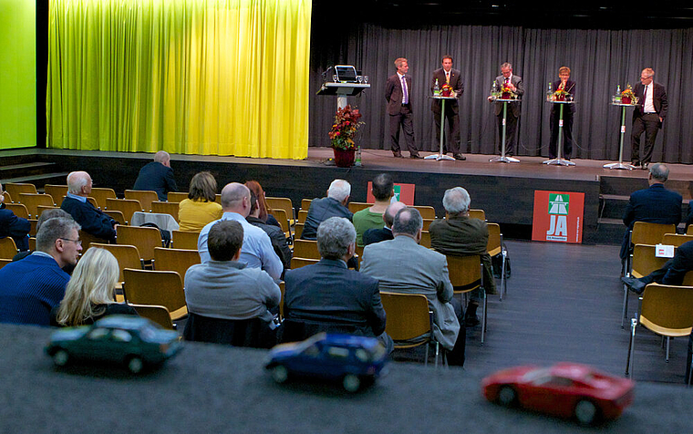 Bezahlen gerne 60 Franken mehr: Franz Saladin, Oliver Jacobi, Erwin Wieland, Sabine Pegoraro und Kurt Fluri (v. l.). Foto: Raphael Ammann