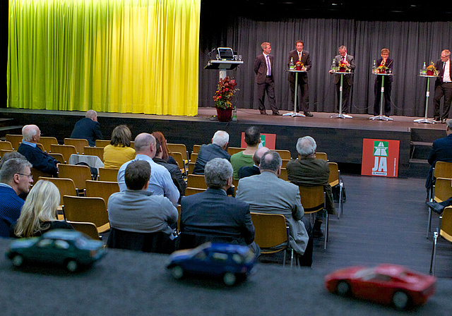 Bezahlen gerne 60 Franken mehr: Franz Saladin, Oliver Jacobi, Erwin Wieland, Sabine Pegoraro und Kurt Fluri (v. l.).  Foto: Raphael Ammann