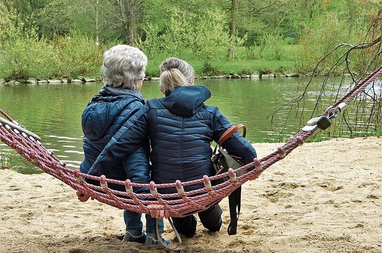 Eher auf die emotionale Ebene eingehen: Im Austausch mit demenzerkrankten Menschen
müssen nicht alle Aussagen nach dem Wahrheitsgehalt hinterfragt werden. Foto: Pixabay