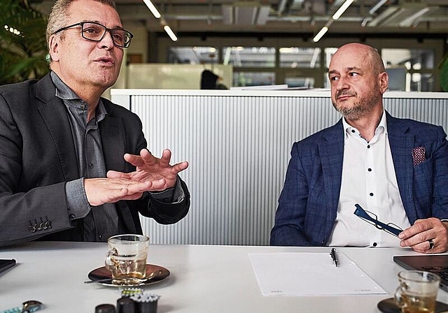 Im Cyber-Hochsicherheitstrakt: Architekt Hans-Jörg Fankhauser (l.) mit Damit Bogdan, CEO Quantum Basel. Foto: Roland Schmid