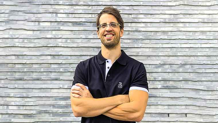 Bestens vorbereitet: Fabian Kägi hat im Gang seiner Wohnung einen Parcours installiert, um sich perfekt auf seinen Auftritt in der Show vorbereiten zu können. Foto: ZVG