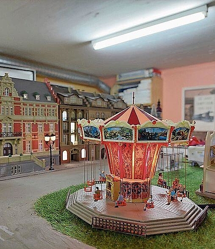 Stadt mit LED-Lämpchen: Passend zur Jahreszeit gibt es eine «Mini-Herbstmäss».
