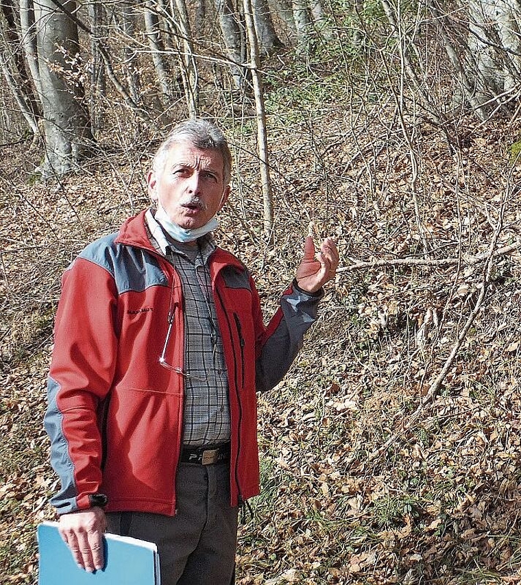 Unverzichtbar: Revierförster Josef Borer sagt, dass die Arbeiten, welche am 15. März beginnen sollen, nicht umgangen werden können. Foto: Willi Wenger