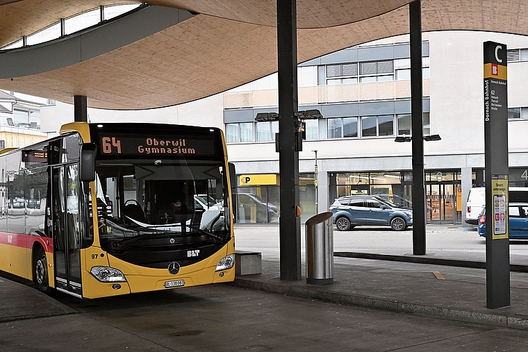 Auslagerung der Dienstleistung: Während der Fasnachtsumzüge müssen Bus und Tram umgeleitet werden – das kostet ab diesem Jahr zusätzlich. Foto: Fabia Maieroni