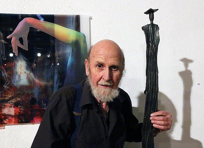 Der Meister und sein Werk: Albert Brodmann hämmert Abgefallenem ein zweites Leben ein. Fotos: Gini Minonzio
