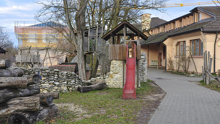 Rund 150 Dornacher Schüler besuchen die Rudolf Steiner Schule Birseck: Die Dornacher Gemeindeversammlung