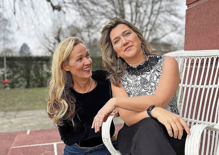 Frauenpower: Die beiden Künstlerinnen Marion Ammann (links) und Svetlana Doneva sind voller Elan. Foto: zVg
