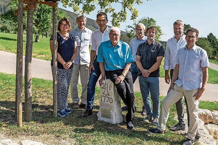 Stolz auf das Erreichte: (v.l.) Petra Hellemann vom BLW, Remo Breu vom Zentrum Ebenrain, Regierungsrat Thomas Jourdan, Altgemeindepräsident Dieter Wissler, Andreas Bubendorf vom Zentrum Ebenrain, Thomas Niggli und Rolf Riechsteiner von BSB+Partner u