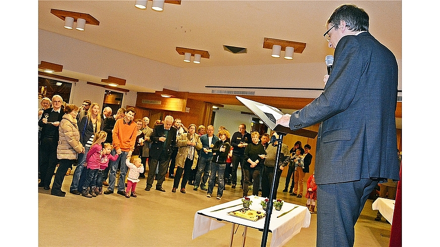 Zuhören: Gemeindepräsident Dieter Künzli spricht hier, will 2015 aber vor allem zuhören und verstehen. Fotos: Roland Bürki 
