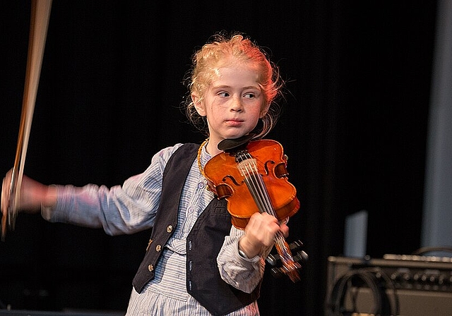 Fulminanter Abschluss: Violinist Elias Taglang geniesst sogar seinen letzten Ton. Fotos: Martin Staub 