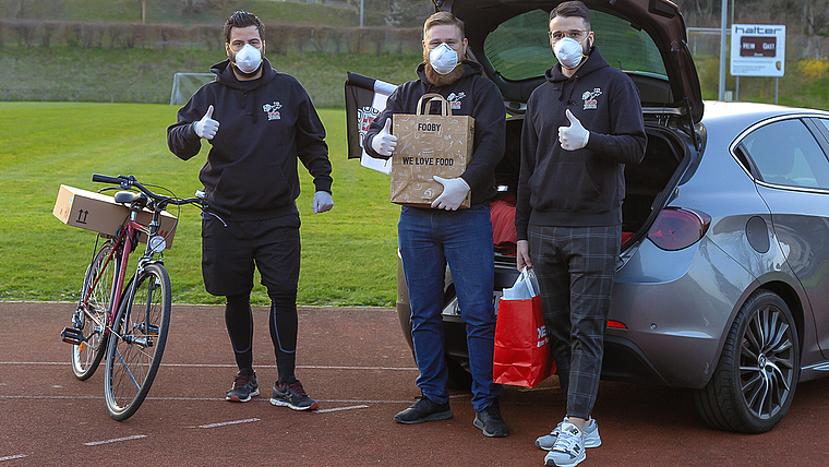 Sind für Sie da (v. l.): Fréderic Chiaradia, Aljoscha Schärer und Marco Di Benedetto vom FC Münchenstein.  Foto: ZVG / Joel Mahr