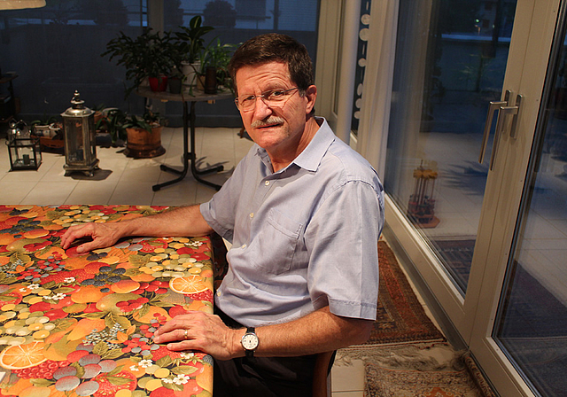 Vom Kanton geehrt: Robert Rüegg bei sich zu Hause in Breitenbach.   Foto: Dimitri Hofer