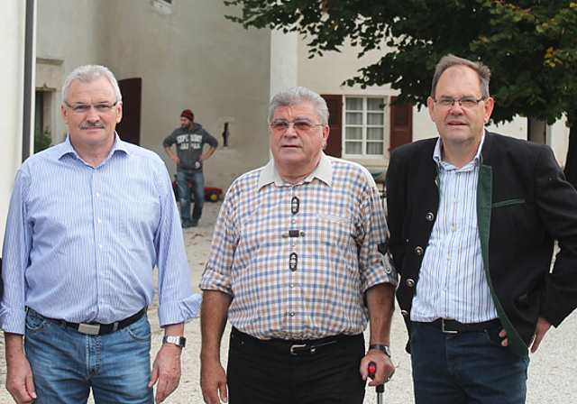 Ausflug zur Löwenburg: Die drei Bürgermeister des bayrischen Roggenburgs flankiert von Heinz Rokweiler (l.) und Peter Hufschmid (r.).  Foto: Dimitri Hofer