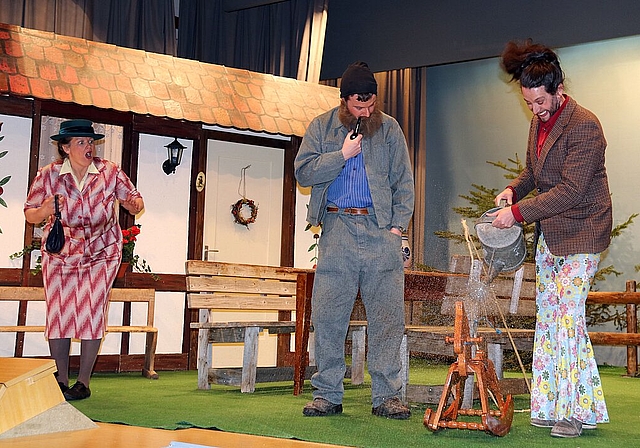 <em>Action auf der Bühne: </em>Maja Amport, Kilian Ankli und Yann Schaeffer (r.) haben ihre Rollen im Griff.Foto: Gaby Walther