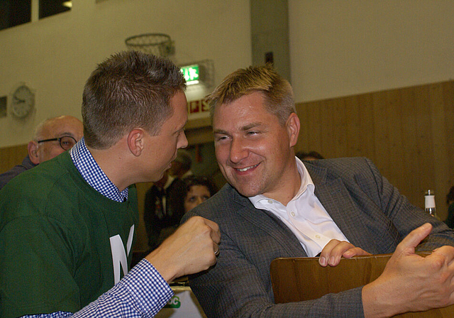 Unter Präsidenten: Toni Brunner im Gespräch mit Kantonsratspräsident Christian Imark.   Foto: Jürg Jeanloz